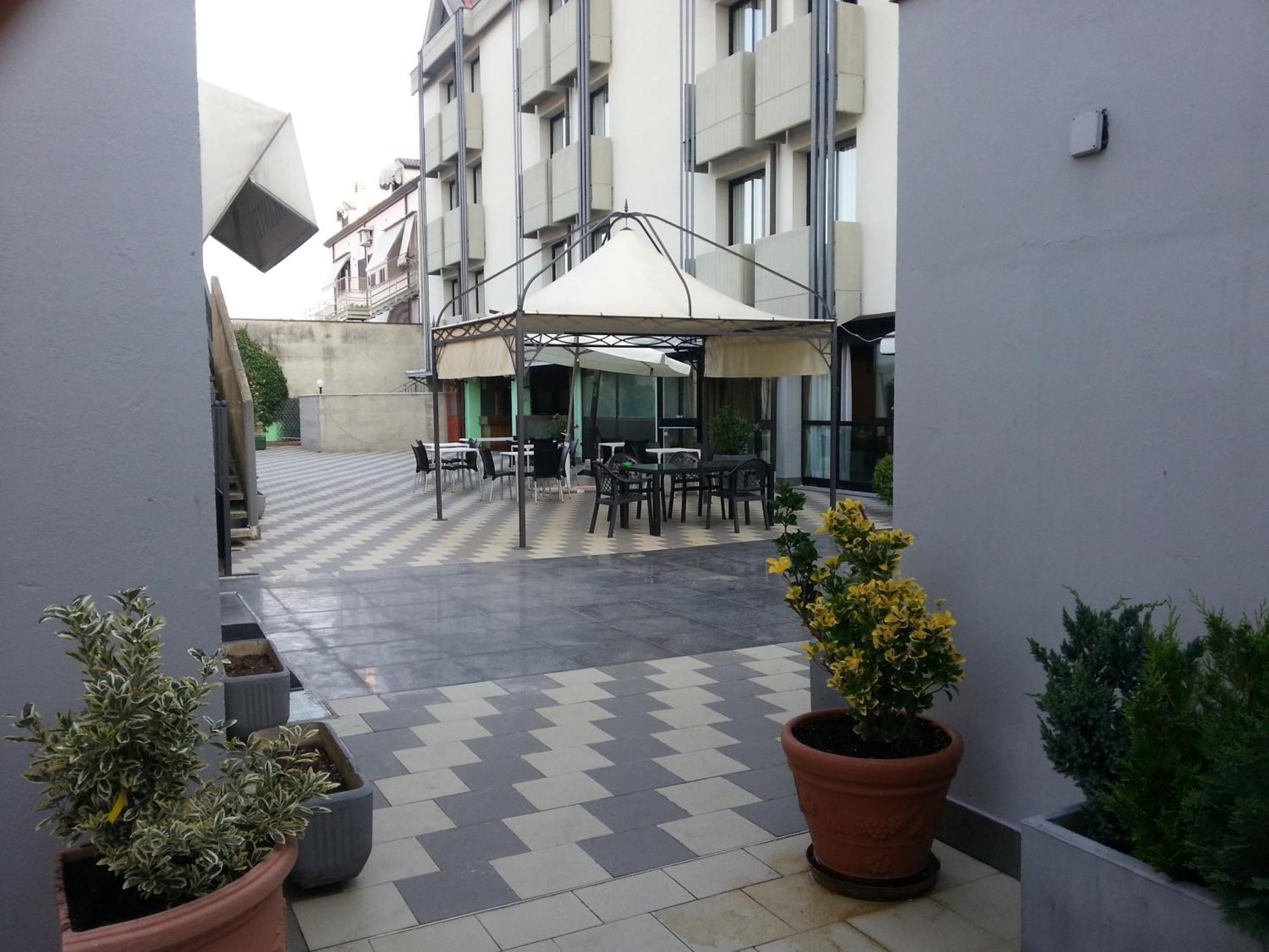 Ilga Hotel Collecchio Esterno foto